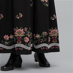 Sort broderi på stakken